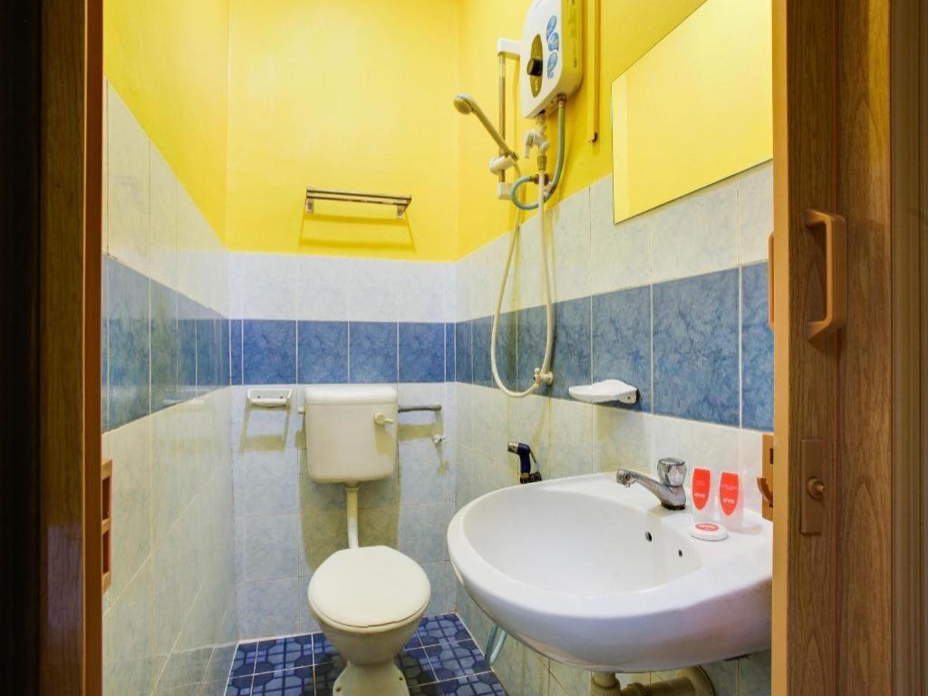 Oyo 89406 Lucky Budget Hotel Nilai Exterior photo