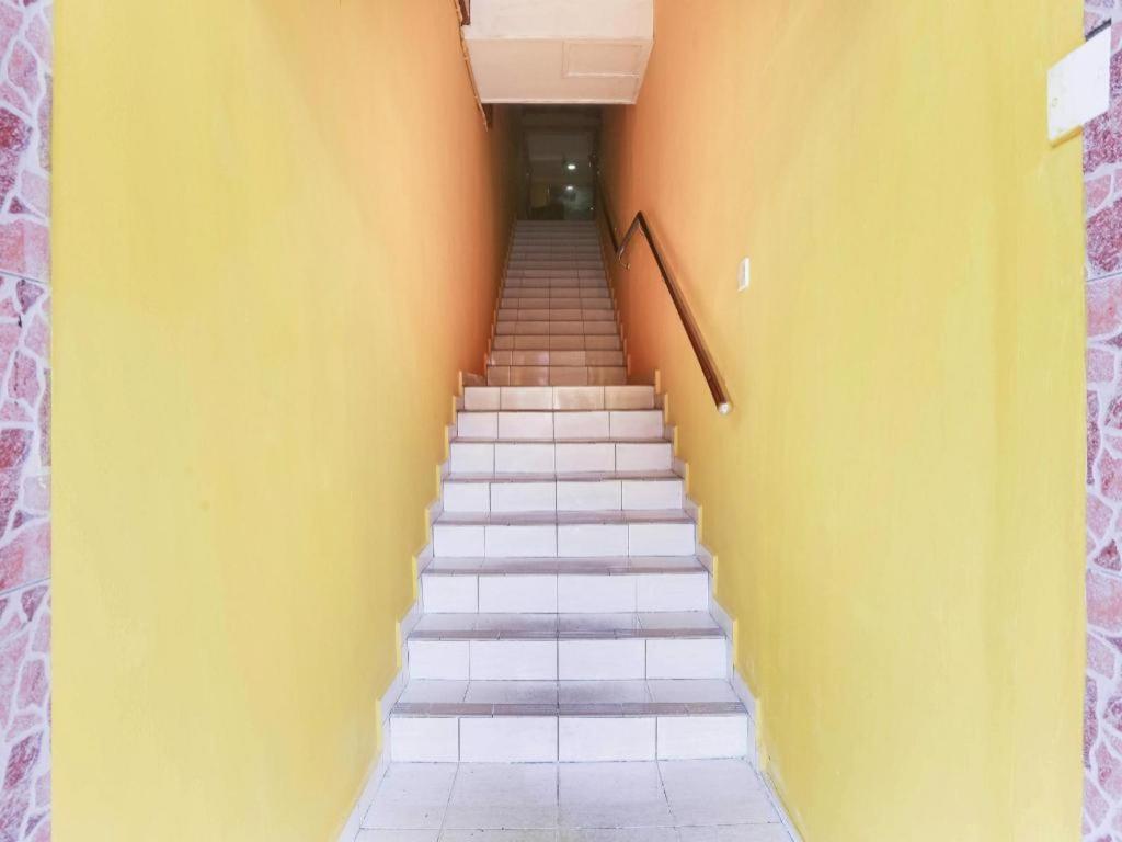 Oyo 89406 Lucky Budget Hotel Nilai Exterior photo