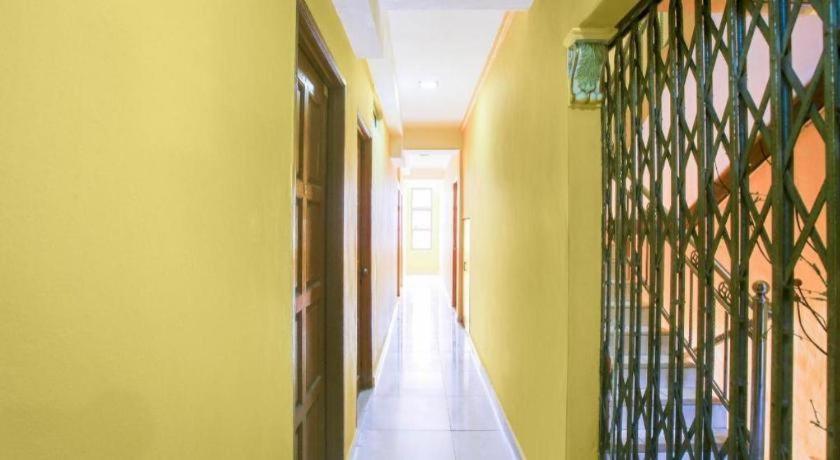 Oyo 89406 Lucky Budget Hotel Nilai Exterior photo